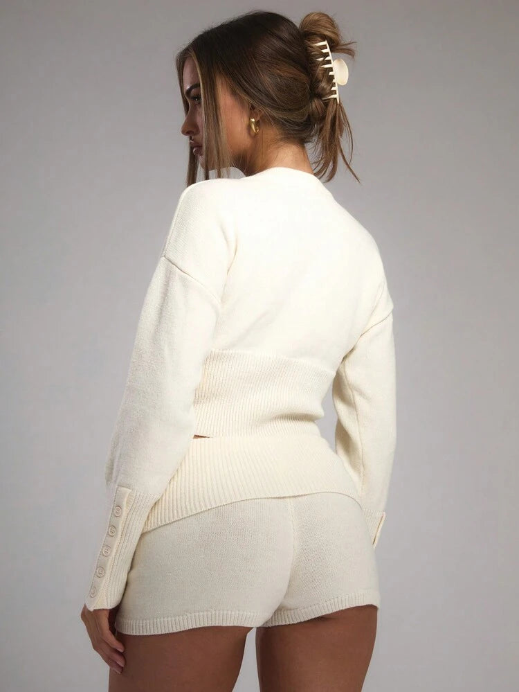 Soft Knit Krem İkili Triko Takım – Asimetrik Şort & Crop Hırka