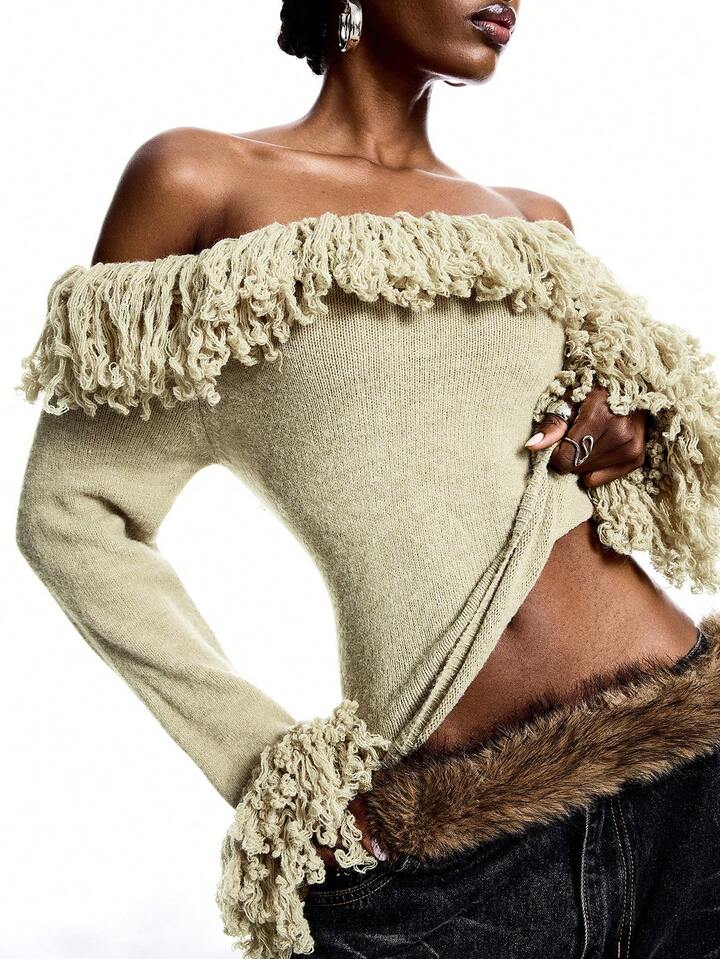 Püsküllü Off-Shoulder Triko Bluz