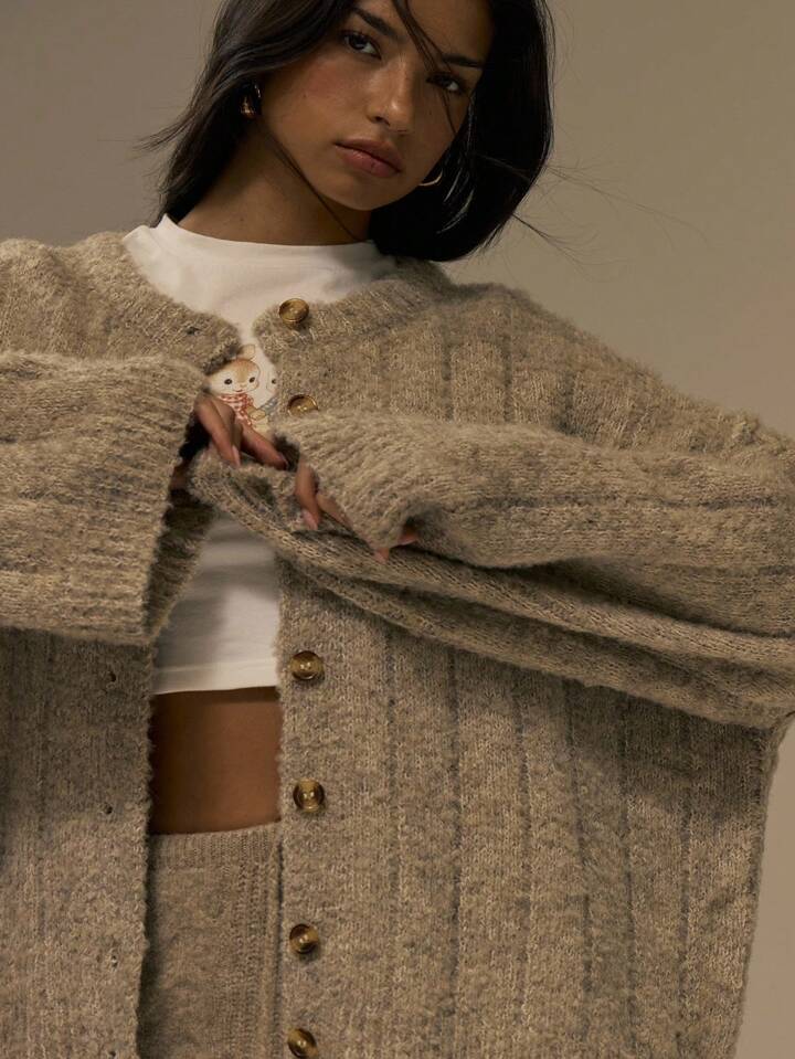 Oversize Düğmeli Yumuşak Dokulu Hırka