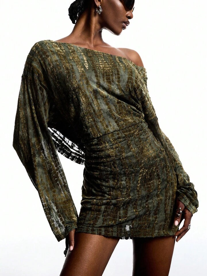 Asimetrik Yaka Desenli Mini Elbise