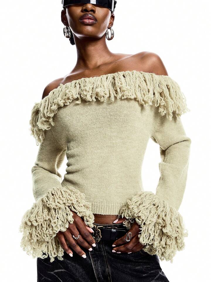 Püsküllü Off-Shoulder Triko Bluz