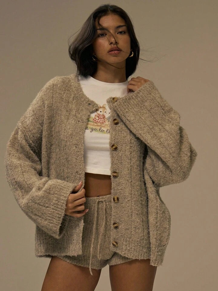 Oversize Düğmeli Yumuşak Dokulu Hırka