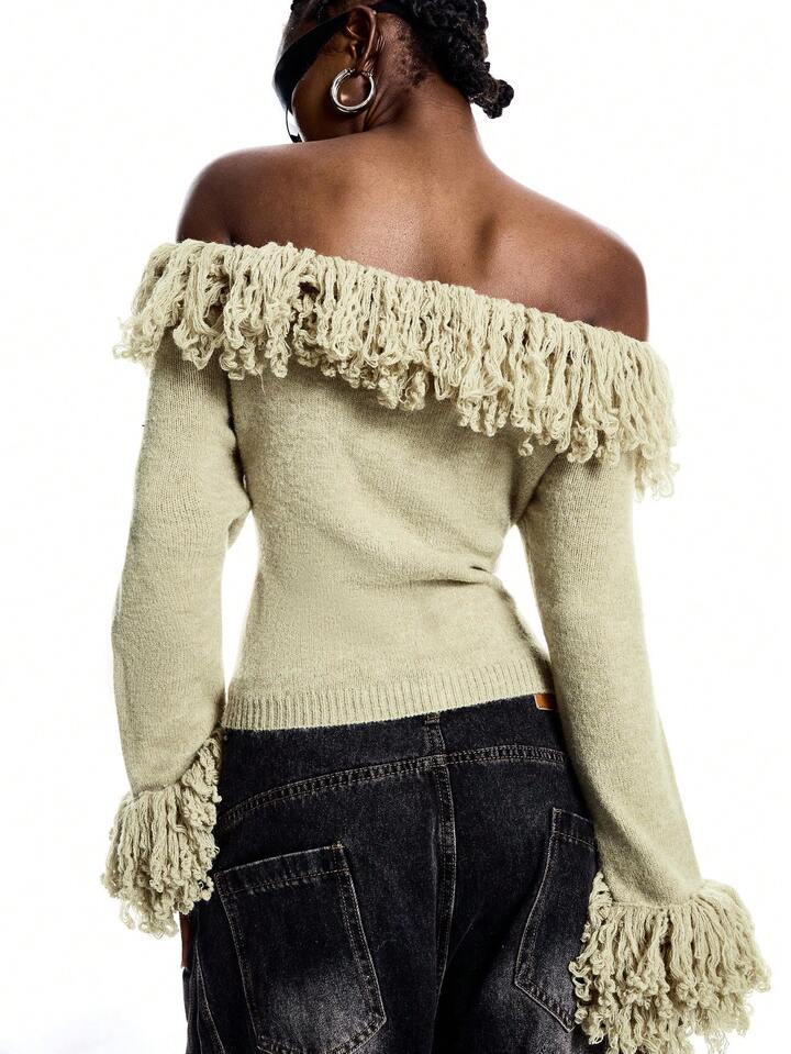 Püsküllü Off-Shoulder Triko Bluz