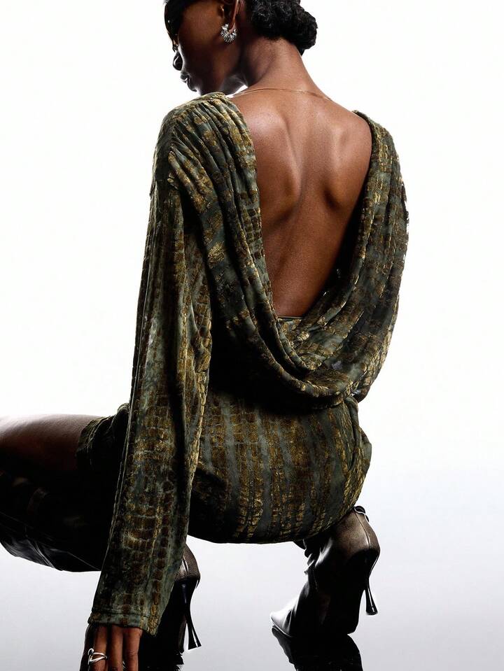 Asimetrik Yaka Desenli Mini Elbise