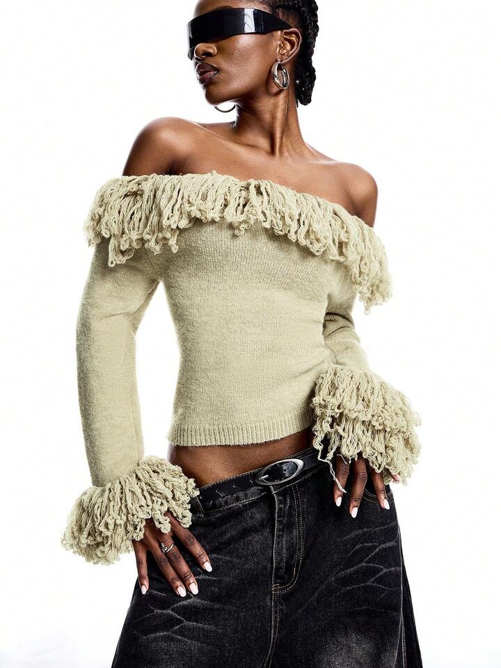 Püsküllü Off-Shoulder Triko Bluz