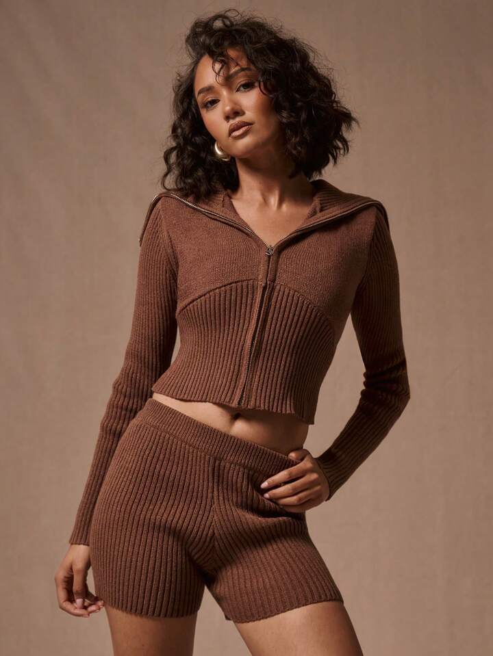 Kahverengi Ribanalı Triko Şort & Fermuarlı Crop Hırka Takımı